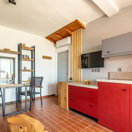 Loft Near The Airport With Seaview Apartamento